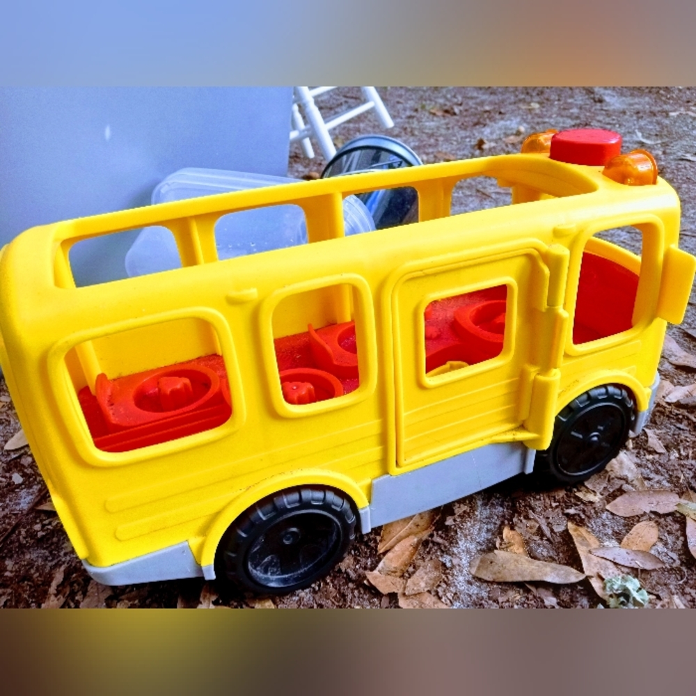 Little people bus